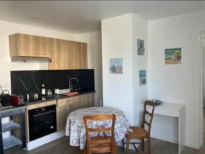 Appartement charmant aux Sables-d'Olonne avec terrasse.